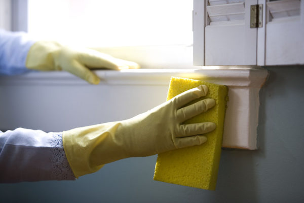 Steps to apply wallpaper on your home walls
